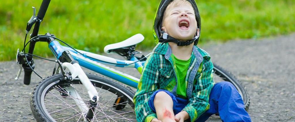 Jak opatrzyć ranę, gdy spotkał Cię wypadek na rowerze? 
