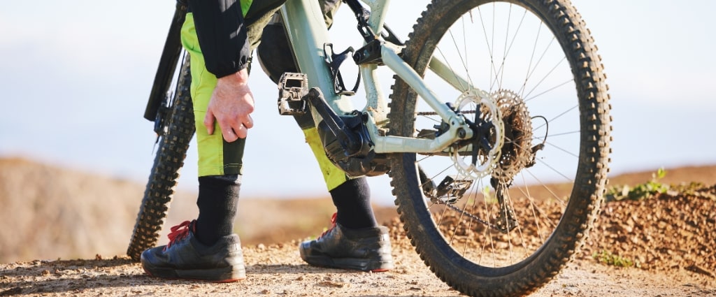 Naciągnięty mięsień łydki – jak sobie pomóc po jeździe na rowerze?