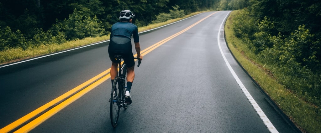 Średnia prędkość na rowerze: co wpływa na Twoje wyniki?