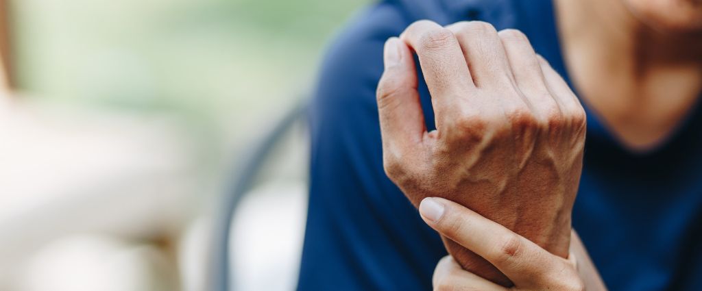 Zespół cieśni nadgarstka u kolarzy – przyczyny, objawy i leczenie